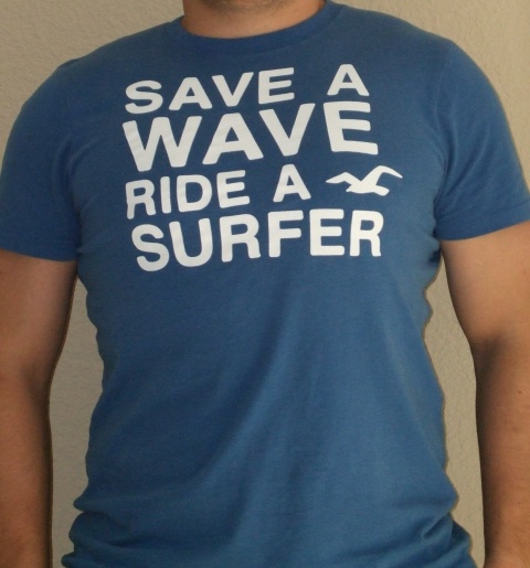 ezt a pólót kaptam habibtól mielőtt elindultunk surfözni